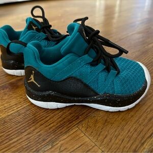 Teal & Black - Toddler Jordans - size 5C